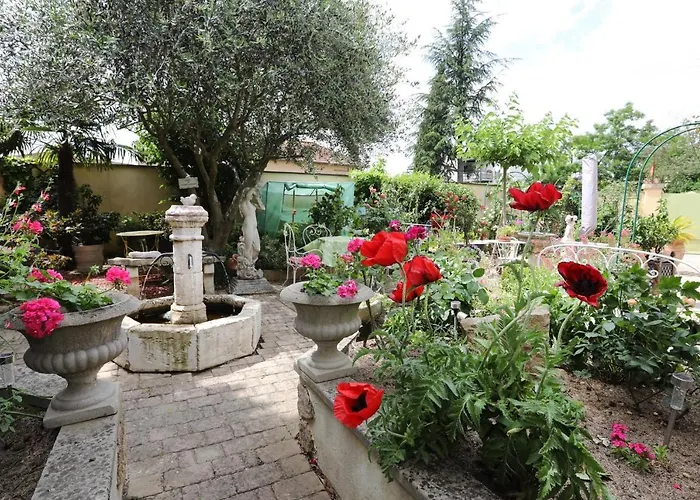 Maison d'Hôtes et Roulotte Le 6 Bis