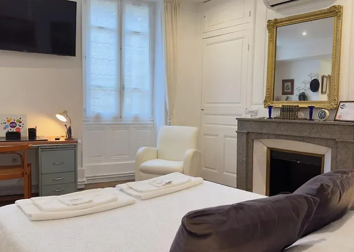 Chambre de charme au coeur du vieux Valence - Confort&Calme